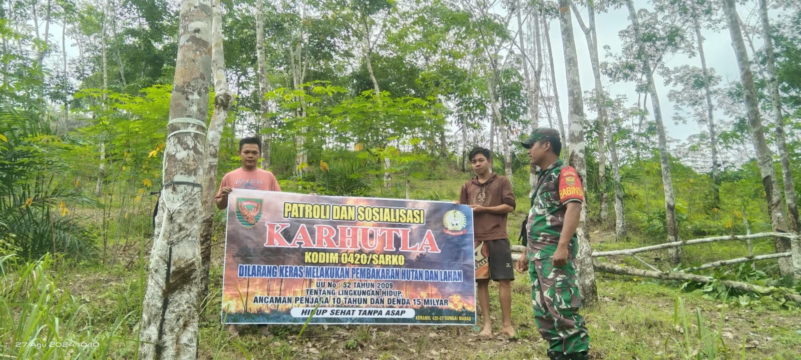 Babinsa Koramil 420-07/ Sungai Manau Kodim 0420 Sarko laksanakan Patroli Karhutla Dan Sosialisasi Di Wilayah Binaan