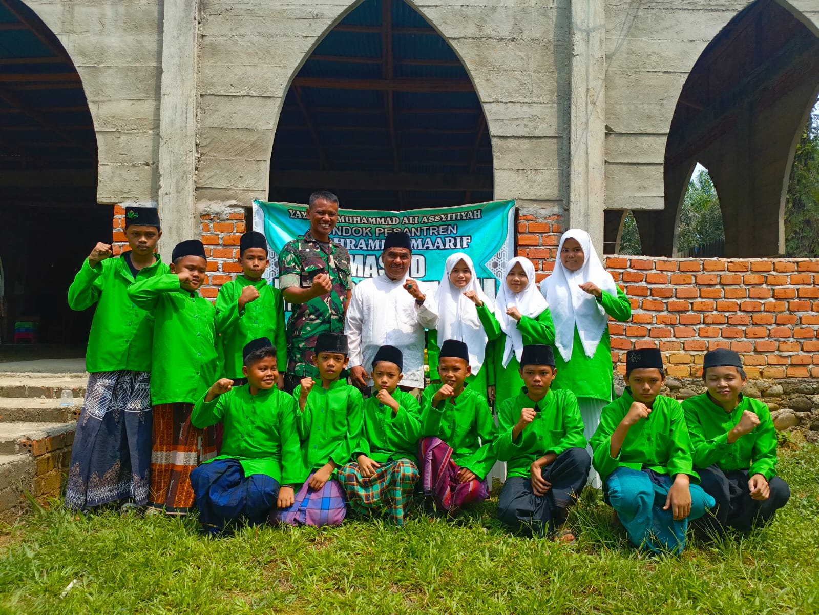 Dandim 0420/Sarko Laksanakan Silaturahmi ke Tokoh Agama di Ponpes Hadhrami Al Ma’aruf, Desa Merkeh