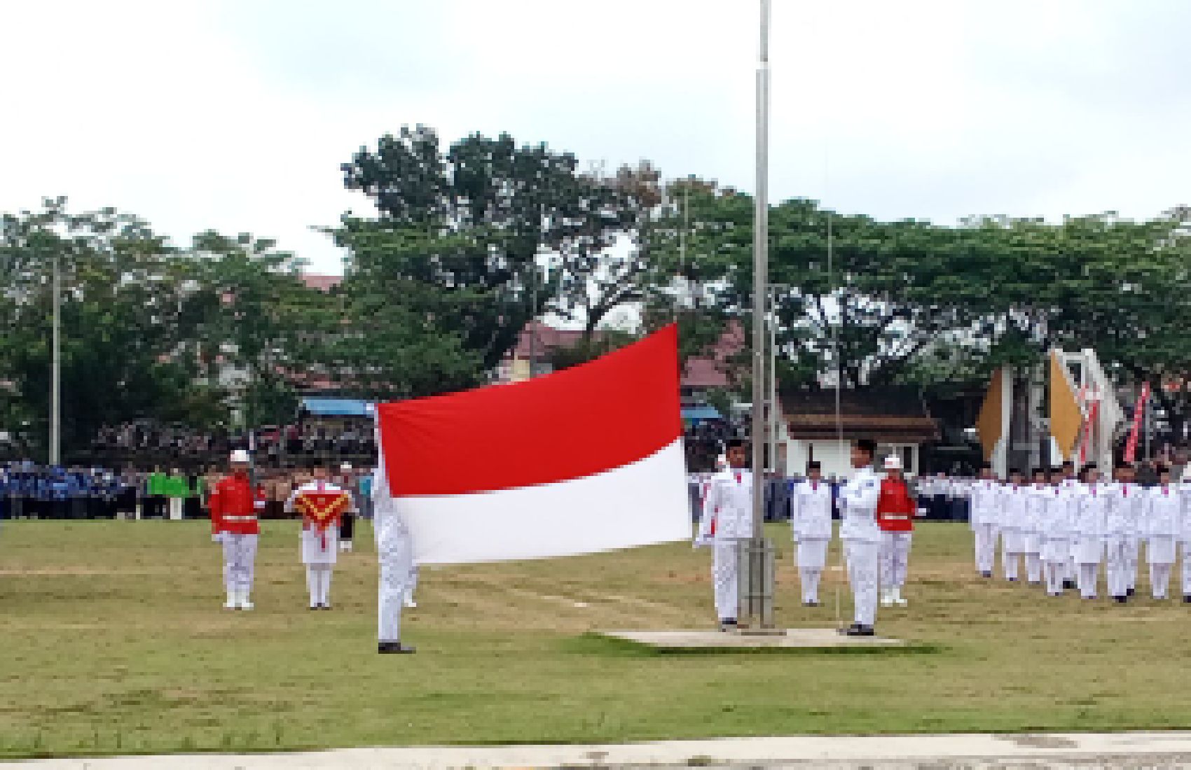 Kapolres Merangin dan Dandim 0420/Sarko Dampingi PJ.Bupati Merangin pada Upacara Kenegaraan 17 Agustus.