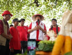 Hadiri Panen Raya Jagung, Tri Adhianto Didaulat Cawalkot Paling Peduli Petani