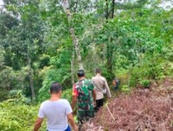 Komsos Dengan Warga Desa Binaan, Babinsa 02/Muara Limun Ingatkan Warga Tentang Bahaya Karhutla   