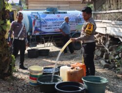 Satlantas Polres Sarolangun Laksanakan Bakti Sosial Untuk Masyarakat dengan Penyaluran Air Bersih di Lubuk Sepuh