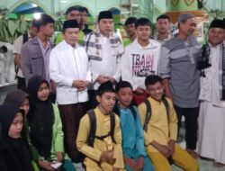 Pj Bupati Dampingi Gubernur Shubuh Jemaah di Kungkai serahkan Bantuan Paket Sembako dan Santunan