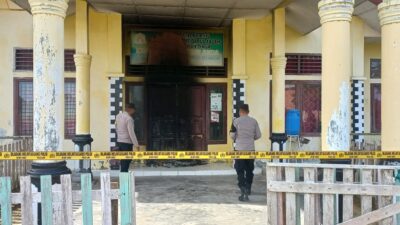 Polisi Selidiki Penyebab Terbakarnya Pintu Kantor Camat Darul Falah, Aceh Timur