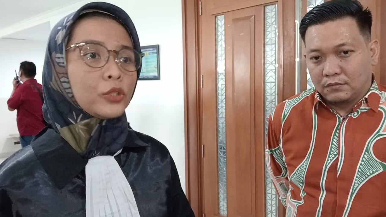 Sidang Perdana Kasus Pelanggaran ITE Dipadati Pendukung Terdakwa