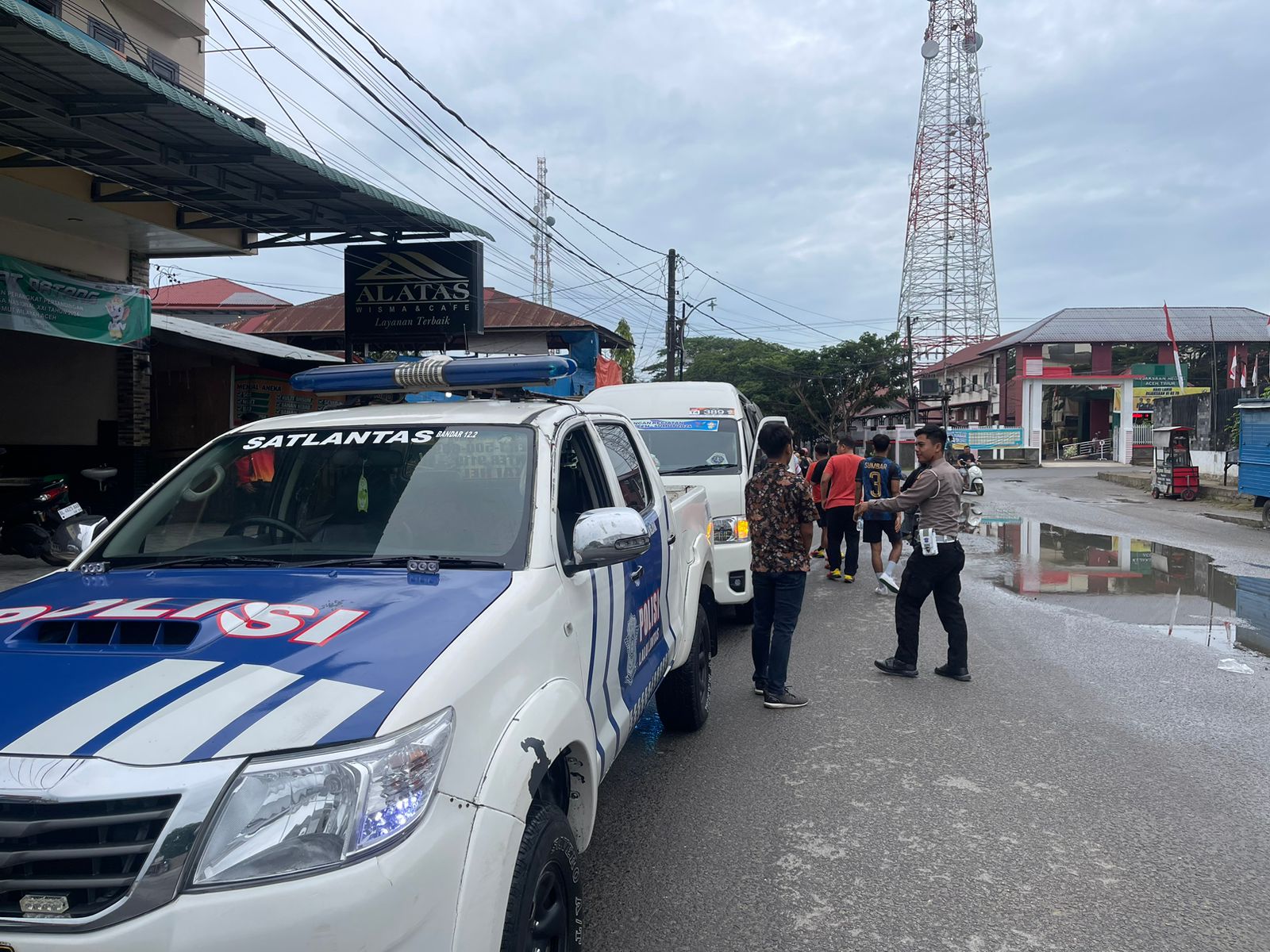 Sat Lantas Polres Aceh Timur Kawal Atlet Cabor Sepak Takraw PON XXI