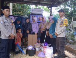 Yayasan Jum’at Berkah Tabir Selatan Kunjungi Warga Pasca Bencana