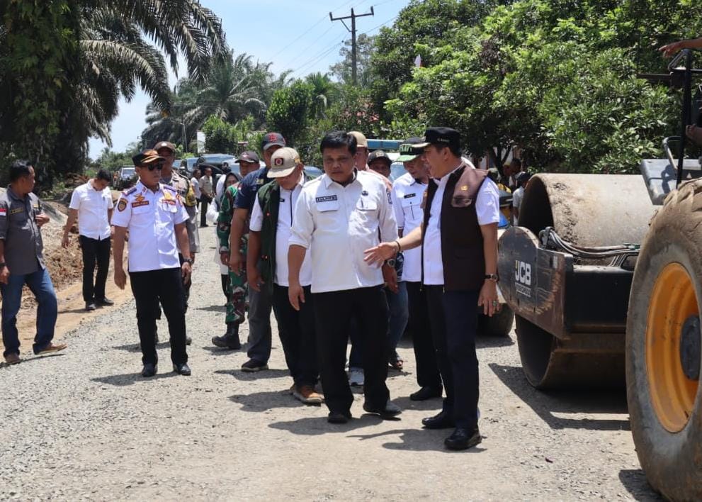 Jalan Pasar Pamenang-Empang Benao Segera Mulus. Pj Bupati Pantau Pelaksanaan Pengerjaan