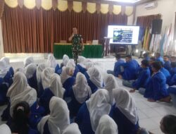 Danramil 09/ Bangko Mayor Arm Adi Hernizam Berikan Materi Bela Negara kepada Siswa Siswi SMA 12 Merangin