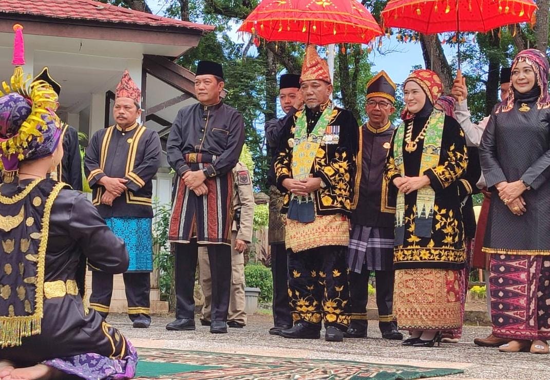 Jangcik: Rumah Dinas Rumah Bersama, Terbuka Bagi Siapapun masuk Rumah Dinas, Pj Bupati Merangin Disambut Prosesi Adat