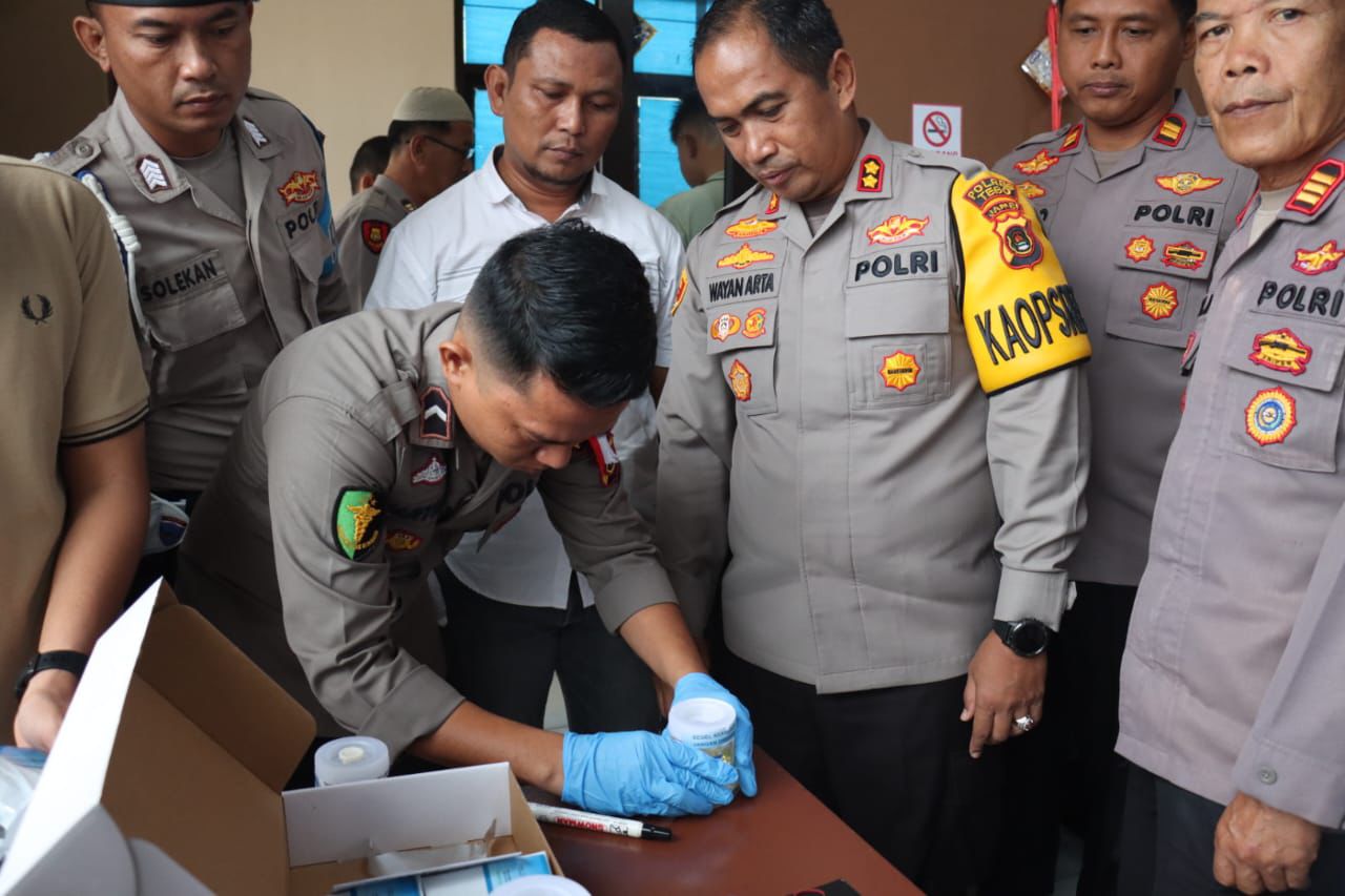 Cek Kepatuhan Personil, Polres Tebo Cek Urine Dadakan