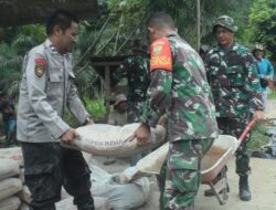 Kodim 0420/Sarko Laksanakan Karya Bakti Memperingati HUT TNI Ke-79 di Desa Parit Ujung Tanjung