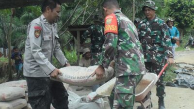 Kodim 0420/Sarko Laksanakan Karya Bakti Memperingati HUT TNI Ke-79 di Desa Parit Ujung Tanjung