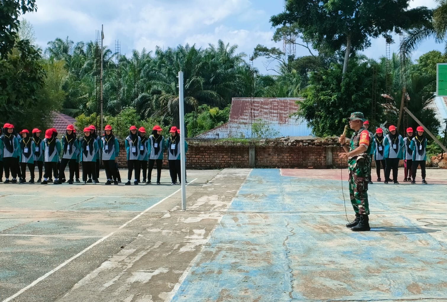 Danramil 420-09/Bangko Berikan Materi LKBB, TUS, dan TUM kepada Siswa SMA 12 Merangin