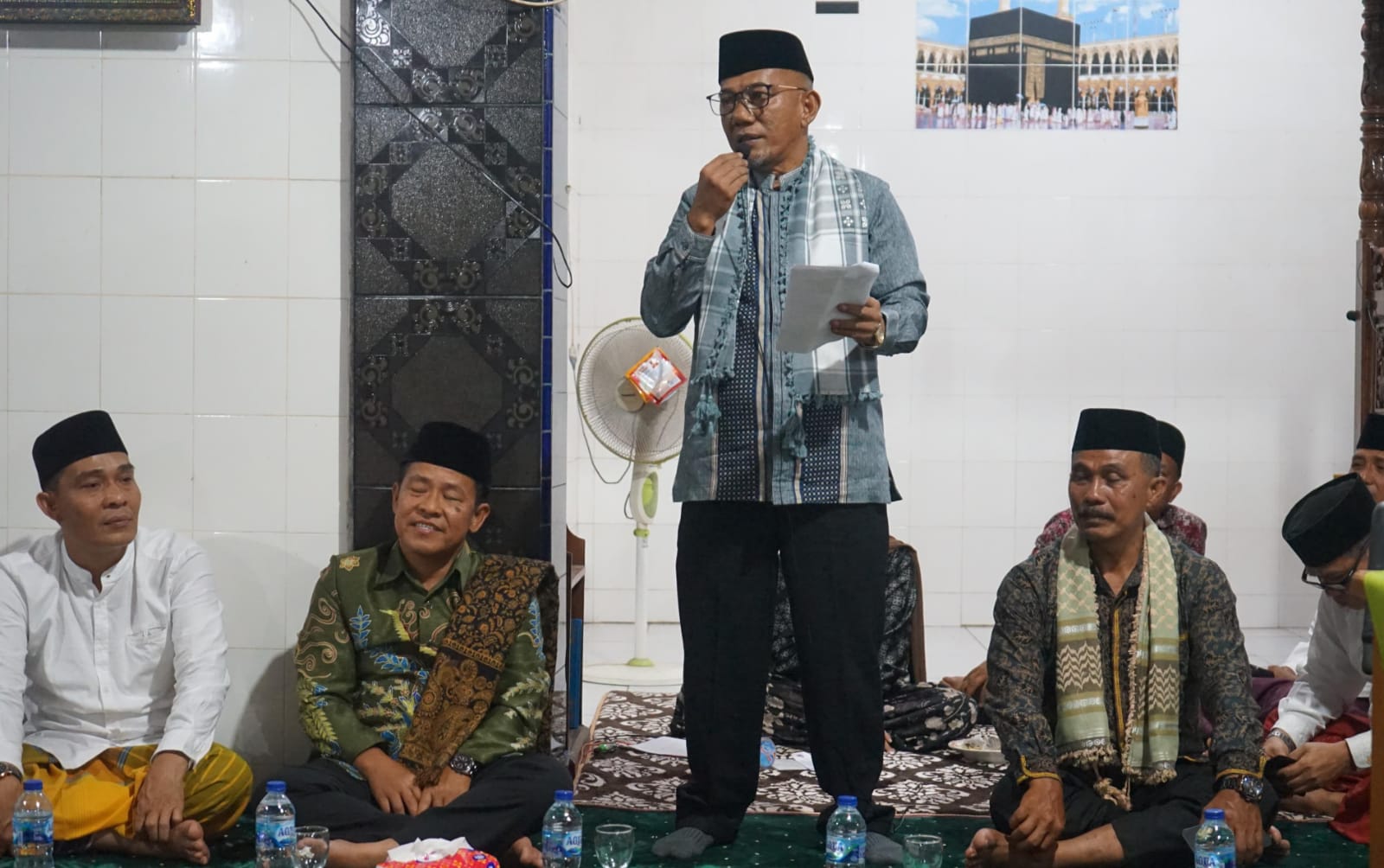 Ustadz Innayatullah Bikin Ngakak Warga Salambuku Pj Bupati Merangin Maulid di Masjid At Muttaqin