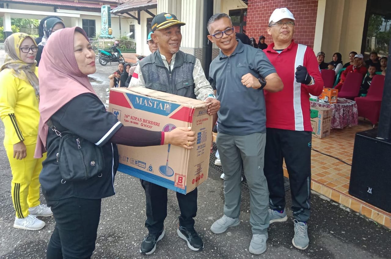 Jangcik Senam Minggu Sehat Bersama OPD dan Ratusan Mayarakat diimeriahkan Pembagian Doorprize dari Sabang Raya Motor