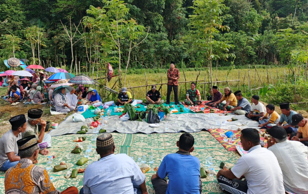 Babinsa Hadiri Musyawarah Dan Doa Bersama Dengan Warga Binaan Menjelang Awal Cocok Tanam Padi Sawah