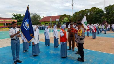 Pimpin Upacara di SMA Negeri 1 Simpang Ulim, Kapolsek Simpang Ulim Kukuhkan Patroli Keamanan Sekolah