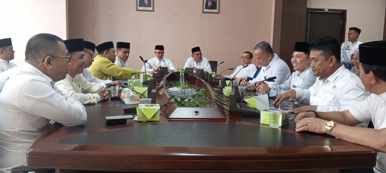 Gelar Rapat Awali Tugas Sebagai PJs Bupati Pasaman, Edi Dharma Bangun Kolaborasi dan Sinergi Untuk Jalankan Pemerintahan