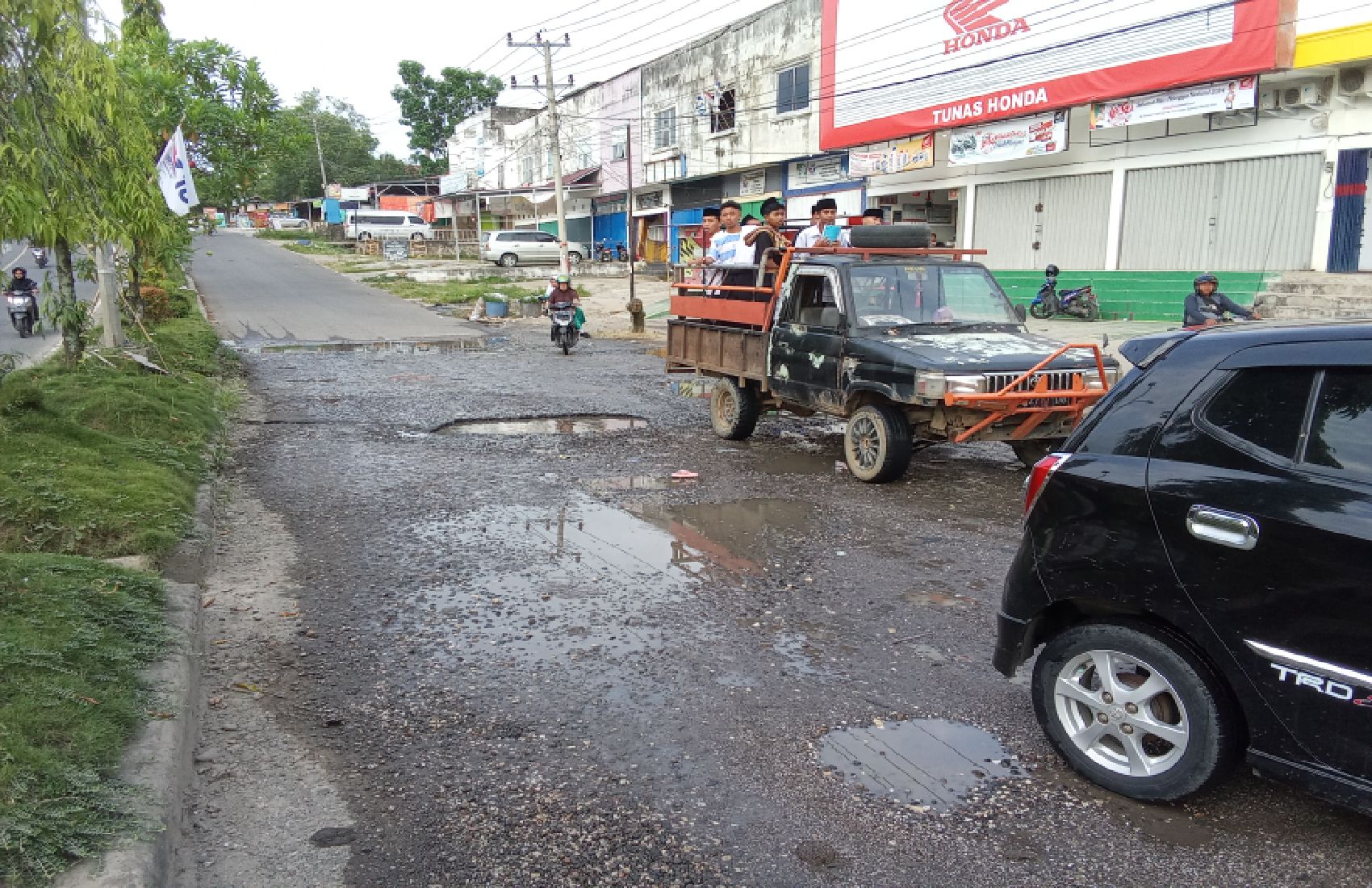 Jalan Rusak Dalam Kota,Pemerintah daerah di minta lebih Memprioritaskan Jalan