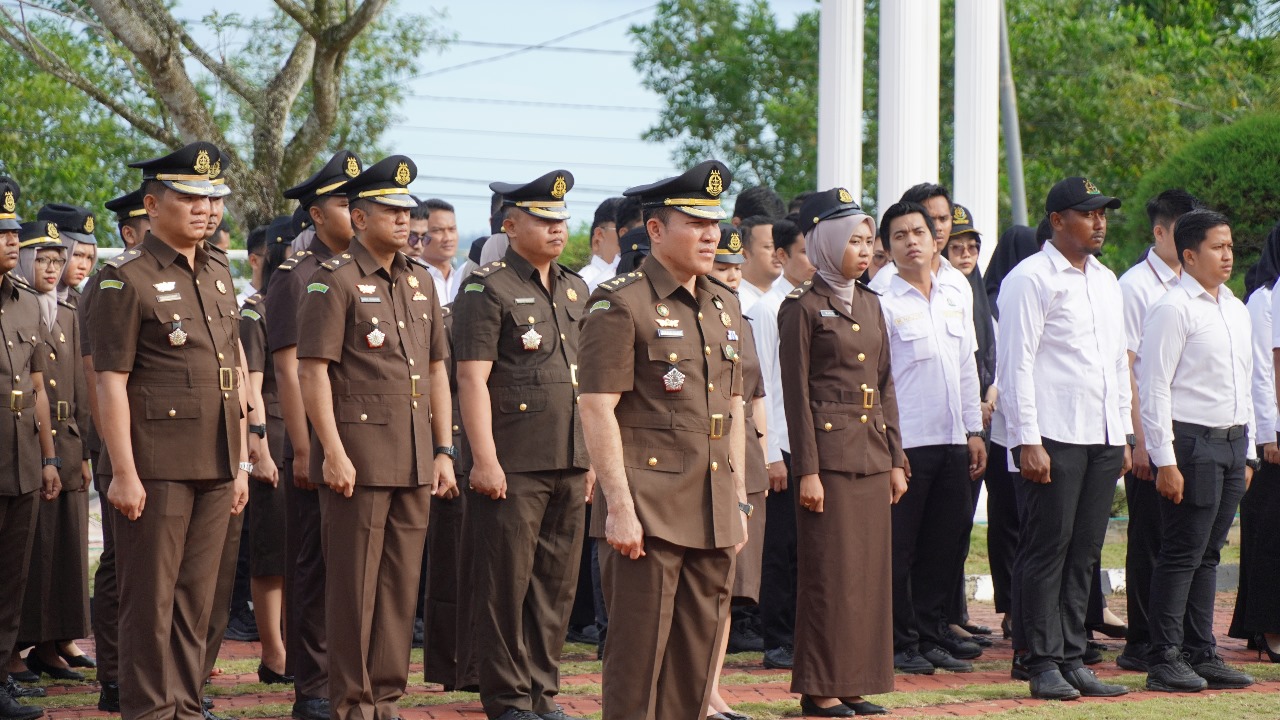 Upacara Peringatan Hari Kesaktian Pancasila Tahun 2024 dengan Tema “Bersama Pancasila Kita Wujudkan Indonesia Emas” Dipimpin oleh Asisten Intelijen Kejaksaan Tinggi Kepri Tengku Firdaus yang Bertindak Selaku Inspektur Upacara