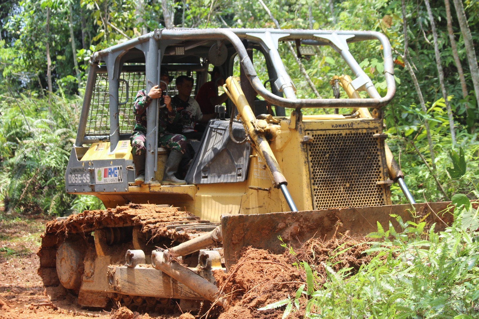 Satgas TMMD Mulai Lakukan Pembukaan Jalan Penghubung Dua Desa