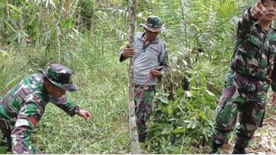 Anggota Satgas TMMD ke 122 Kodim Sarko Survey Lokasi Ketahanan Pangan