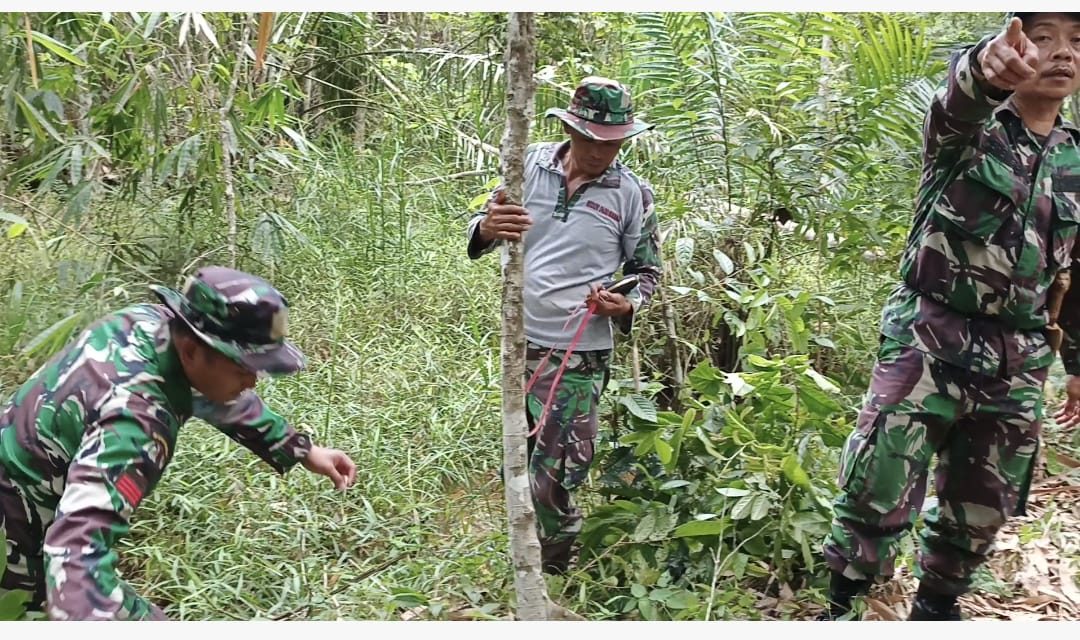 Anggota Satgas TMMD ke 122 Kodim Sarko Survey Lokasi Ketahanan Pangan