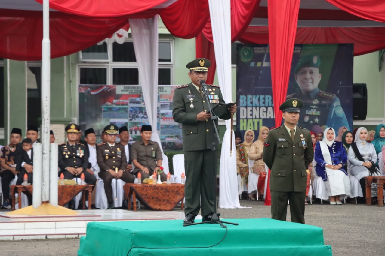 DANREM 121/ABW MENGHADIRI UPACARA DAN SYUKURAN PERINGATAN HUT KE-79 TNI DI KODAM XII/TPR