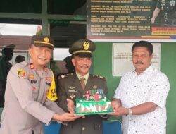 HUT TNI Ke 79, Kapolsek Jajaran Polres Aceh Timur Beri Ucapan dan Surprise ke Koramil