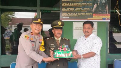 HUT TNI Ke 79, Kapolsek Jajaran Polres Aceh Timur Beri Ucapan dan Surprise ke Koramil