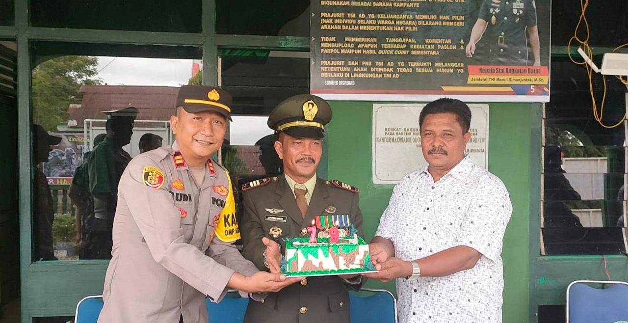 HUT TNI Ke 79, Kapolsek Jajaran Polres Aceh Timur Beri Ucapan dan Surprise ke Koramil