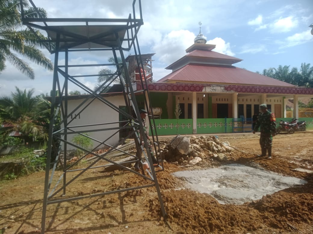 Satgas TMMD ke 122 Kodim Sarko Mulai Pasang Pondasi Tower Sumur Bor di Masjid Baiturrahman 