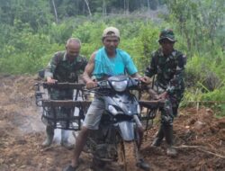 Motor Warga Magok, Dua Anggota Satgas TMMD Ini Langsung Turun Membantu Warga