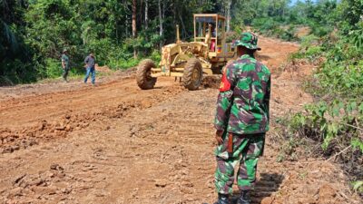 Peningkatan Jalan Sepanjang 6 Kilometer Mulai Dikerjakan Satgas TMMD ke 122 Kodim 0420 Sarko