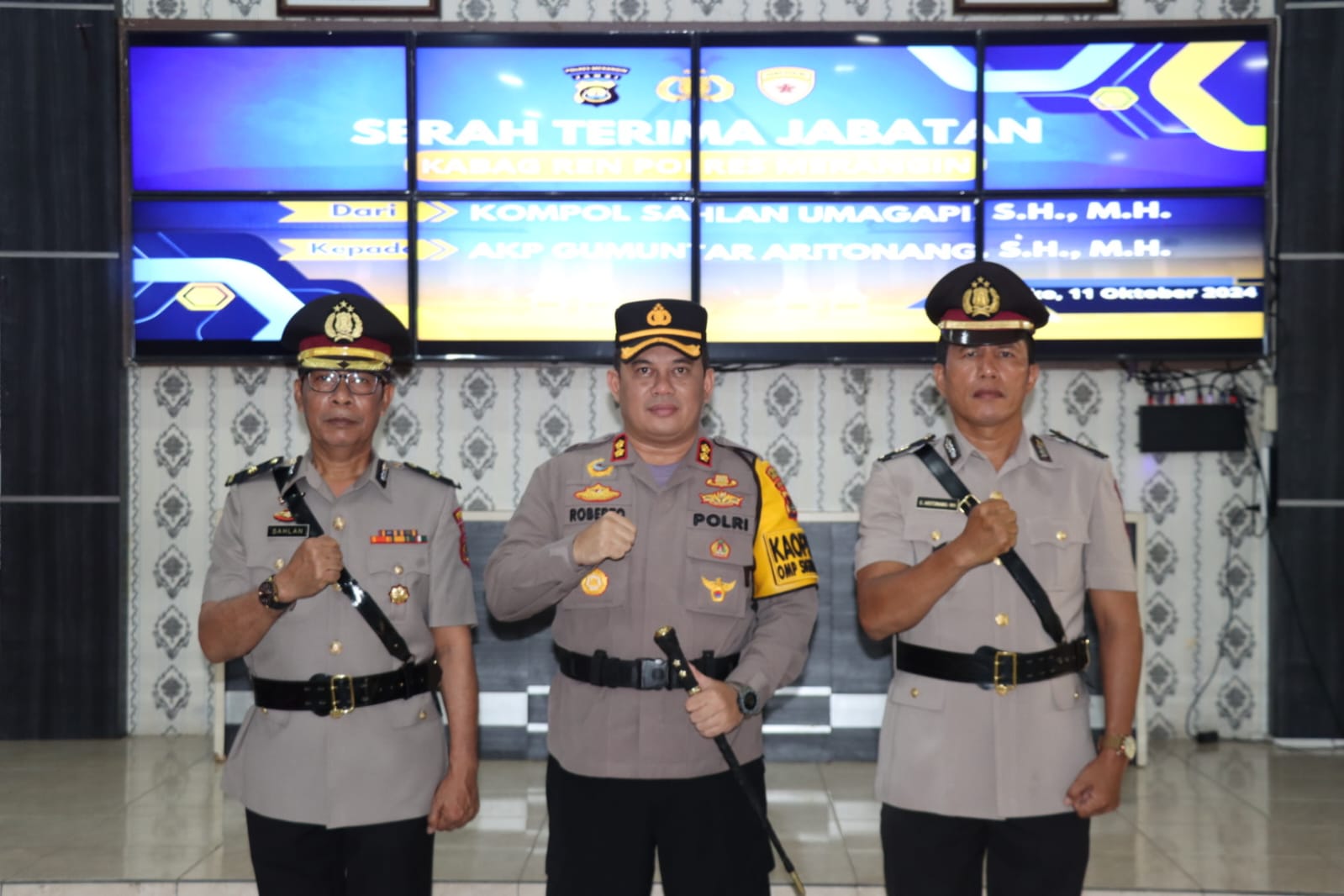 Kapolres Merangin AKBP Ruri Roberto,S.H.,S.I.K.,M.M.,M.Tr.SOU memimpin upacara serah terima jabatan Kabag Ren Polres Merangin,