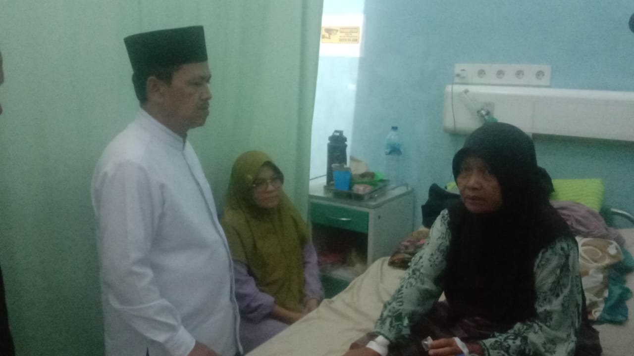 Sukardi, Calon Wabup Kunjungi Pasien Rumah Sakit, Pasien Merasa Terobati 