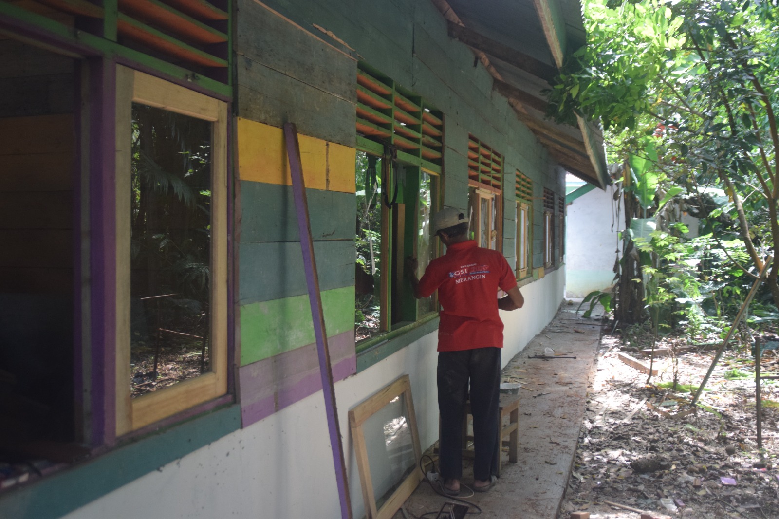 Progres Renovasi Madrasah Darul Ulum Desa Bedeng Rejo Oleh Satgas TMMD ke 122 Kodim 0420 Sarko Capai 95 Persen