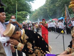 Ribuan Santri Merangin Pawai Hari Santri Nasional 2024 Dilepas Pj Bupati Merangin dari Kantor Bupati