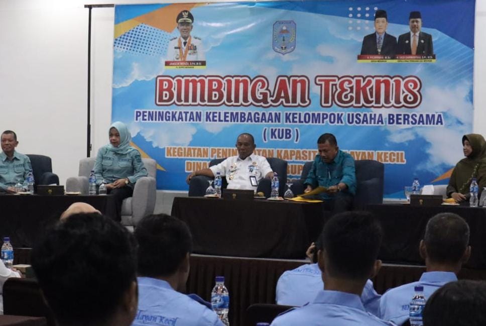 Jangcik Buka Bimtek Peningkatan KUB Nelayan Nelayan Kecil Miliki Peran Vital Penuhi Kebutuhan Pangan Masyarakat