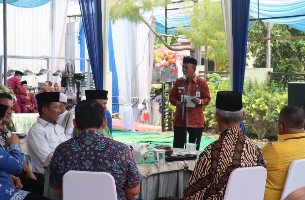 Pj Bupati Ucapkan Selamat kepada Rivaldi Pada Syukuran Atas Pelantikan Sebagai Anggota DPRD Merangin 2024-2029