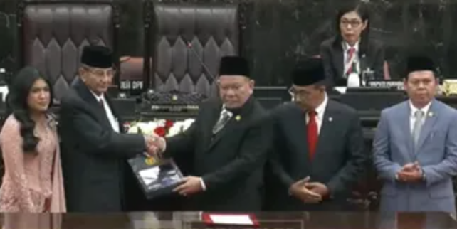 Ketua dan Anggota DPD RI Ismeth Abdullah Berasal dari Daerah Pemilihan Dapil Kepulauan Riau (Kepri)