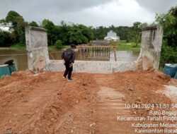 PEMBANGUNAN JEMBATAN KOTA BARU SUDAH BERJALAN NAMUN TIDAK ADA PLANG PROYEK