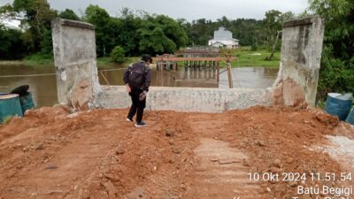 PEMBANGUNAN JEMBATAN KOTA BARU SUDAH BERJALAN NAMUN TIDAK ADA PLANG PROYEK