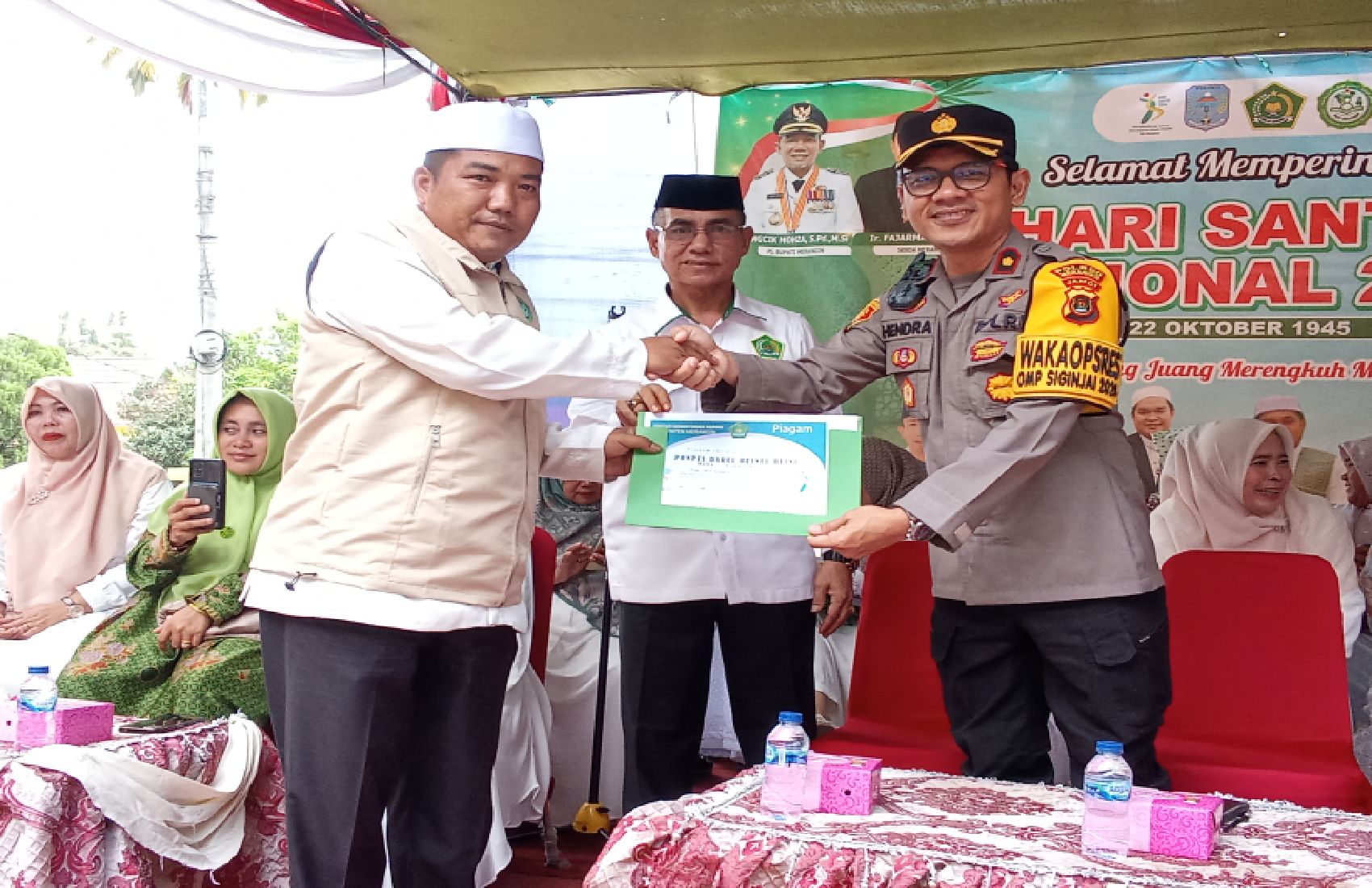 Kapolres di wakili Waka Polres Merangin Kompol. Hendra Wijaya Manurung, S.H., S.I.K., M.H., M.I.K, Hadiri Pawai Hari Santri Nasional ke-10 ditahun 2024 