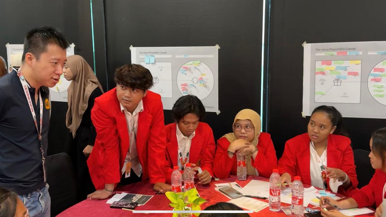 Tingkatkan Daya Saing Mahasiswa dalam Kewirausahaan, UNTAG Berkolaborasi dengan MAXY Academy dalam Workshop Design Thinking