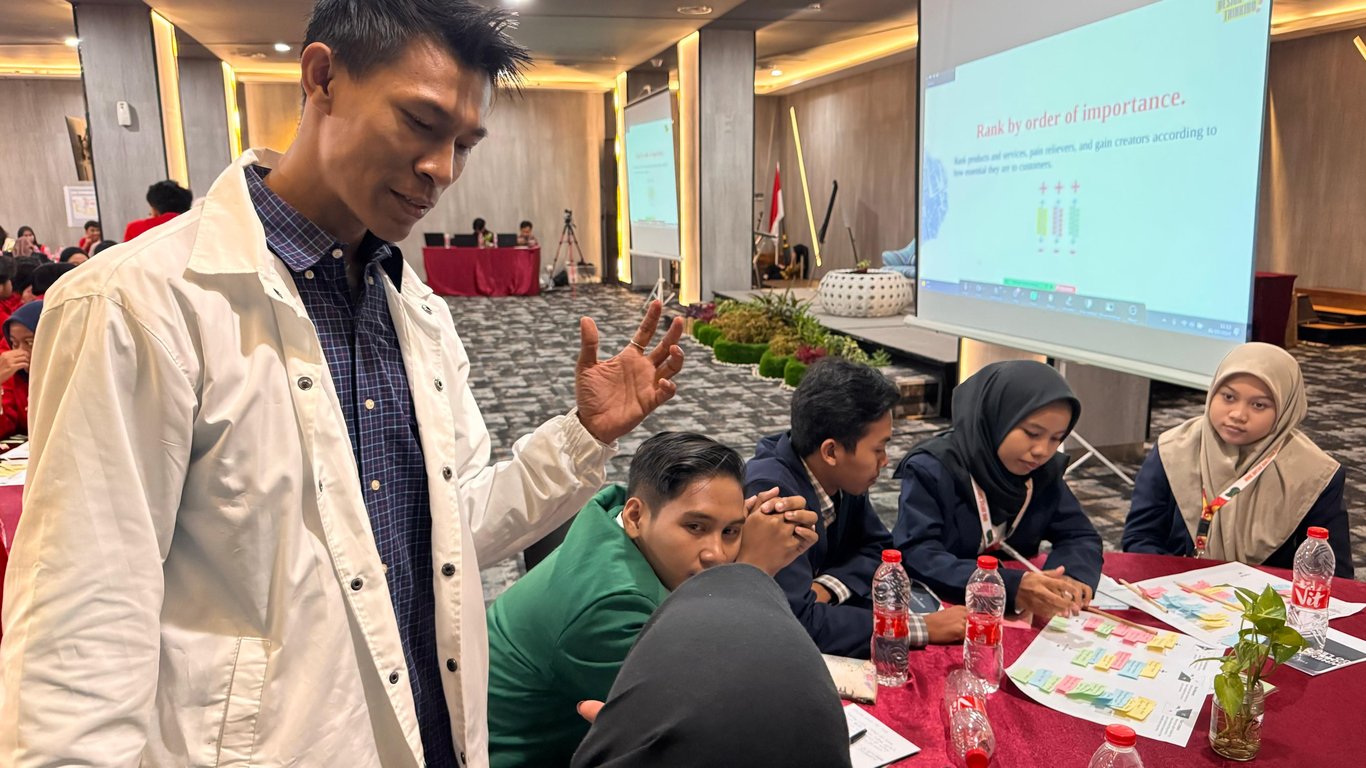 Latih Mahasiswa Berpikir Kritis dalam Berwirausaha, UNTAG Surabaya Gelar Workshop Design Thinking bersama MAXY Academy