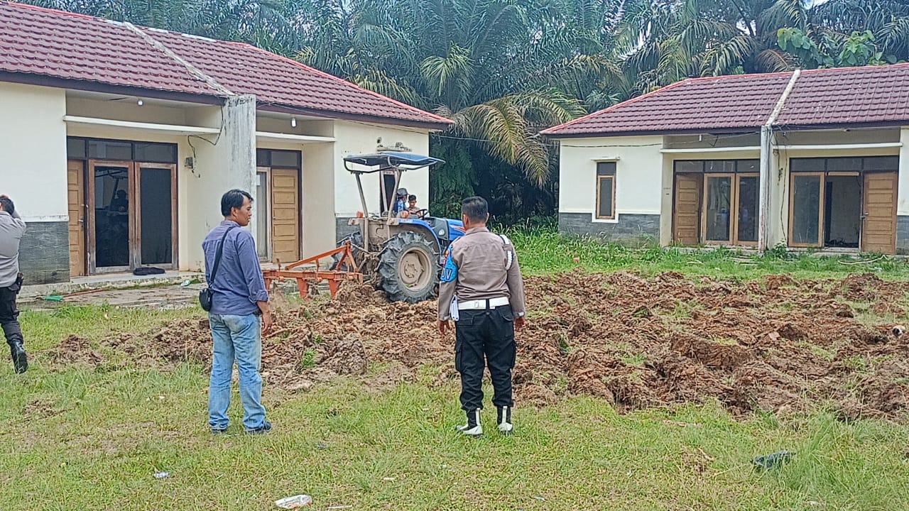 Polsek VII Koto Ilir Membuka Lahan Pertanian Seluas 400  M2 Untuk  Penanaman Ketahan Pagan