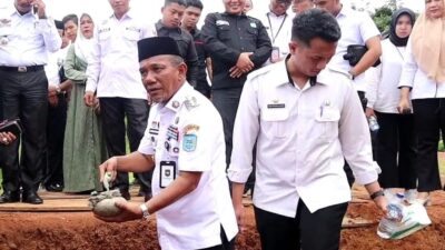 Pj Bupati Letakan Batu Pertama Masjid Jami Baitul Quddus Di Desa Lubuk Gaung Kecamatan Batang Mesumai