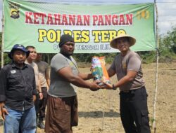 Polres Tebo Berikan Bibit Jagung Di  Kec. Tengah Ilir, Dukung Program Ketahanan Pangan